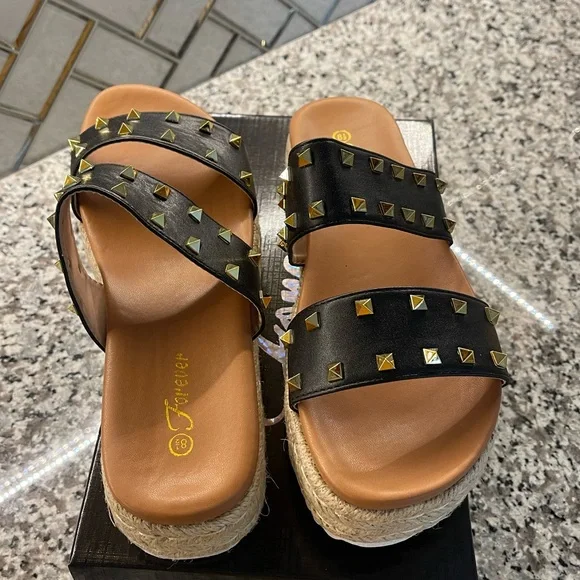 Gold Studded Platform Sandals ✨ - Picture 4 of 5